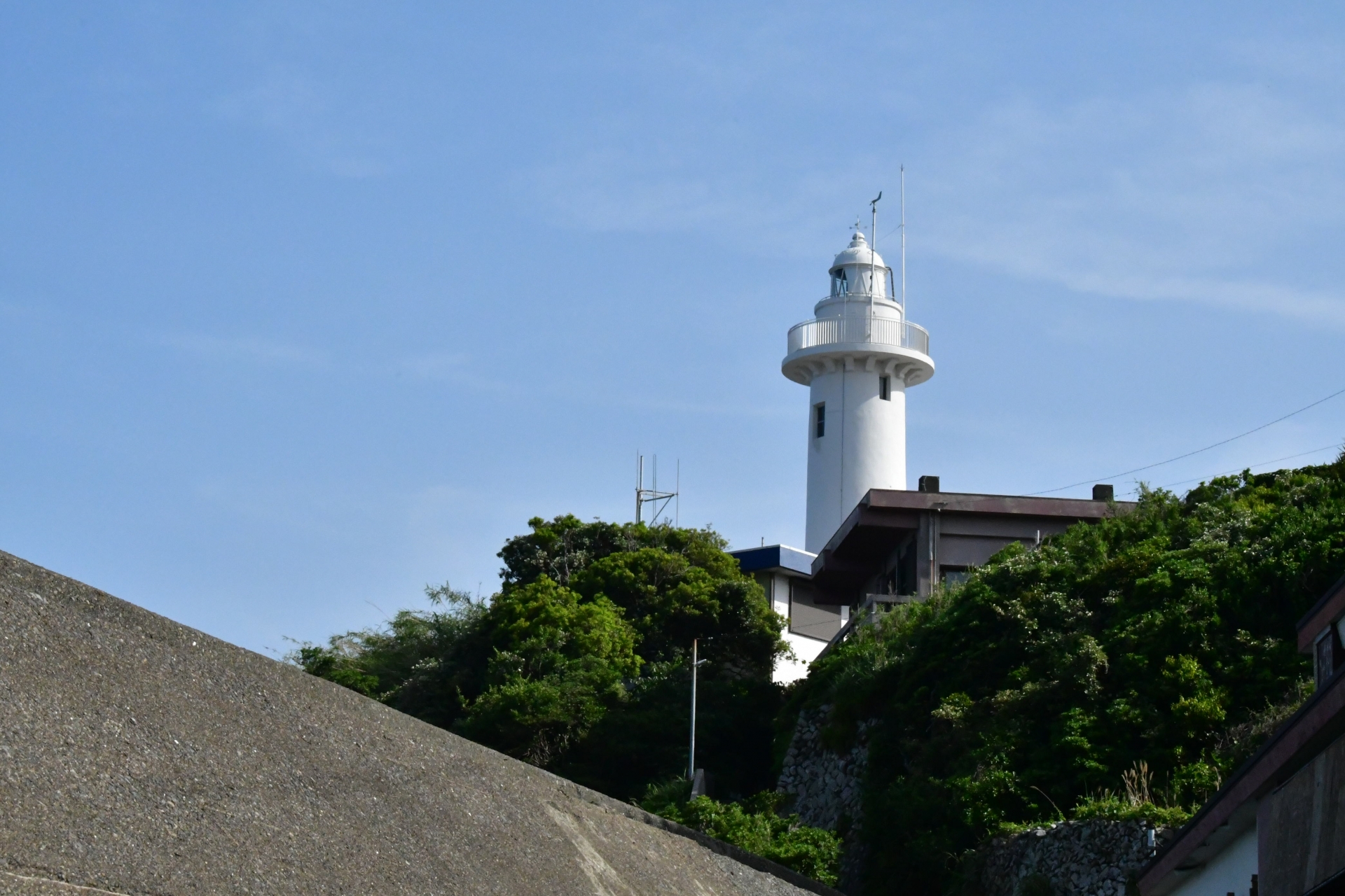 志摩半島の「灯台と絵描きの町」大王町。画家が集まる魅力とは