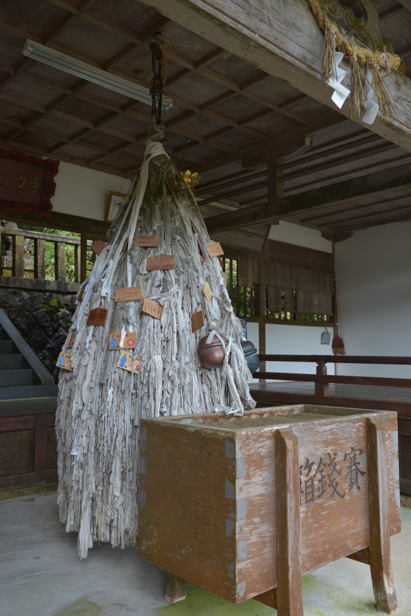 巨大な鈴の緒がド迫力のパワースポット！　手力神社(伊賀市)