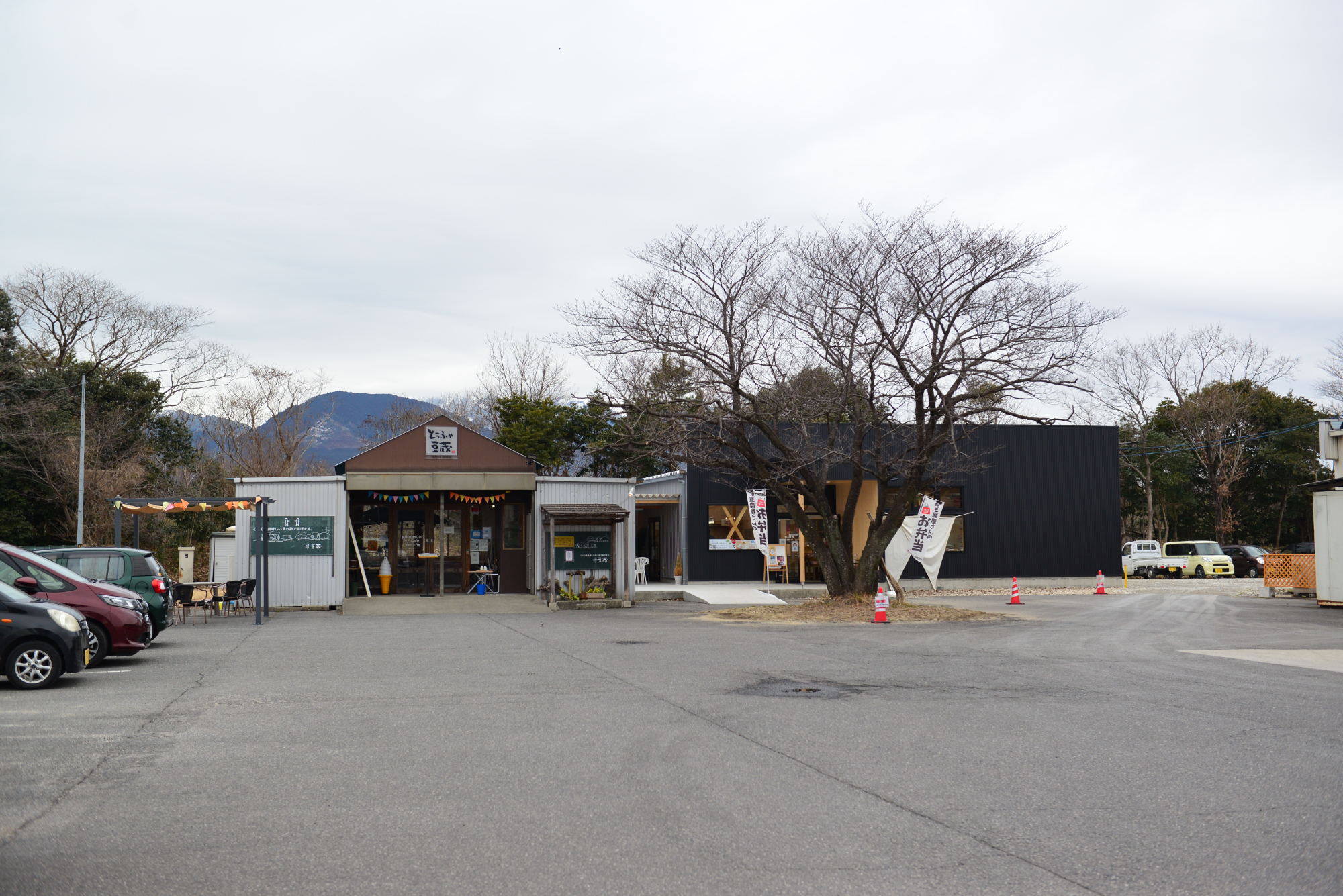 カフェ併設のかわいい店舗。八里屋、とうふや豆蔵〜菰野テラス