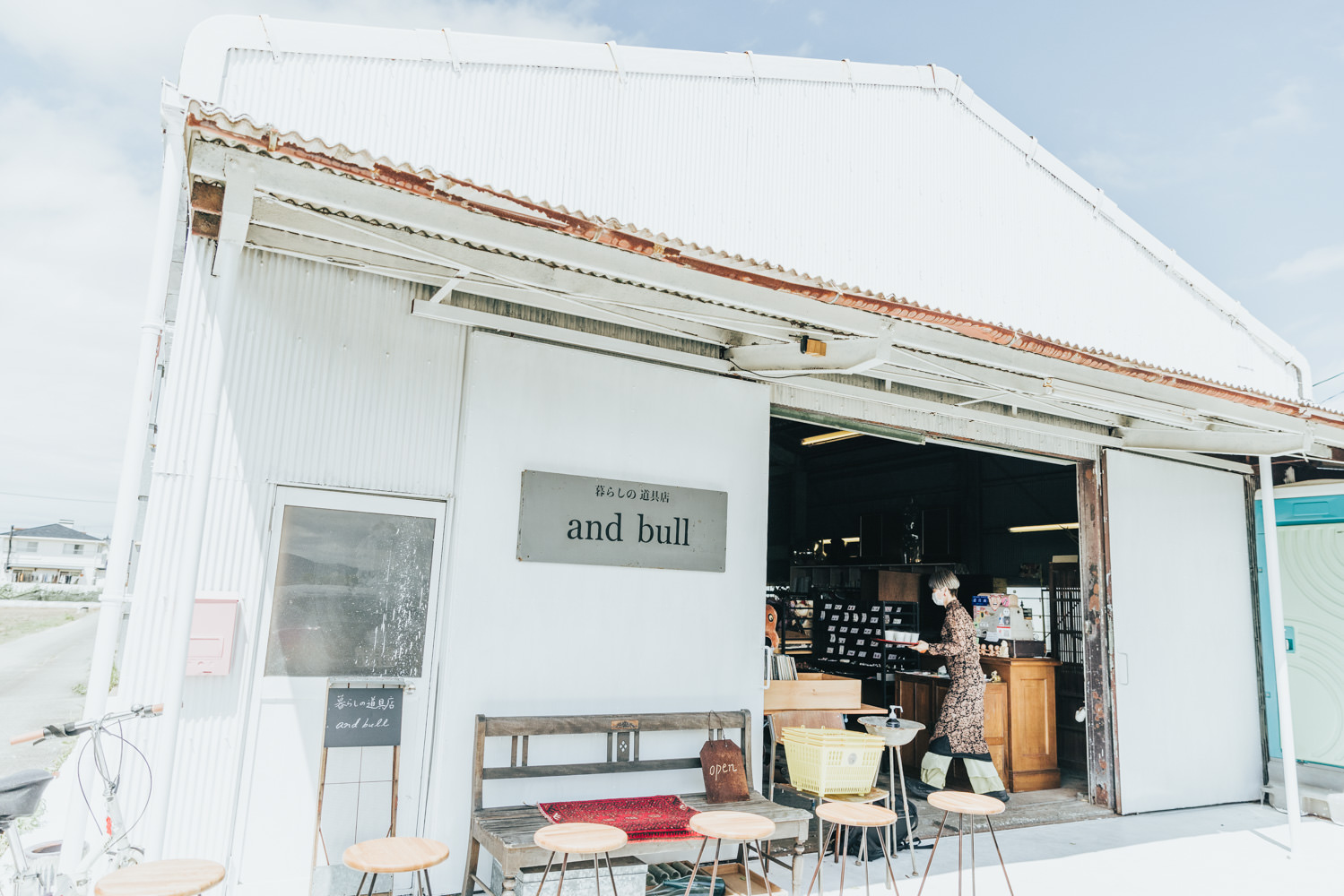 and bullは伊勢で素敵なアイテムに出会えるかも知れない古道具屋さん