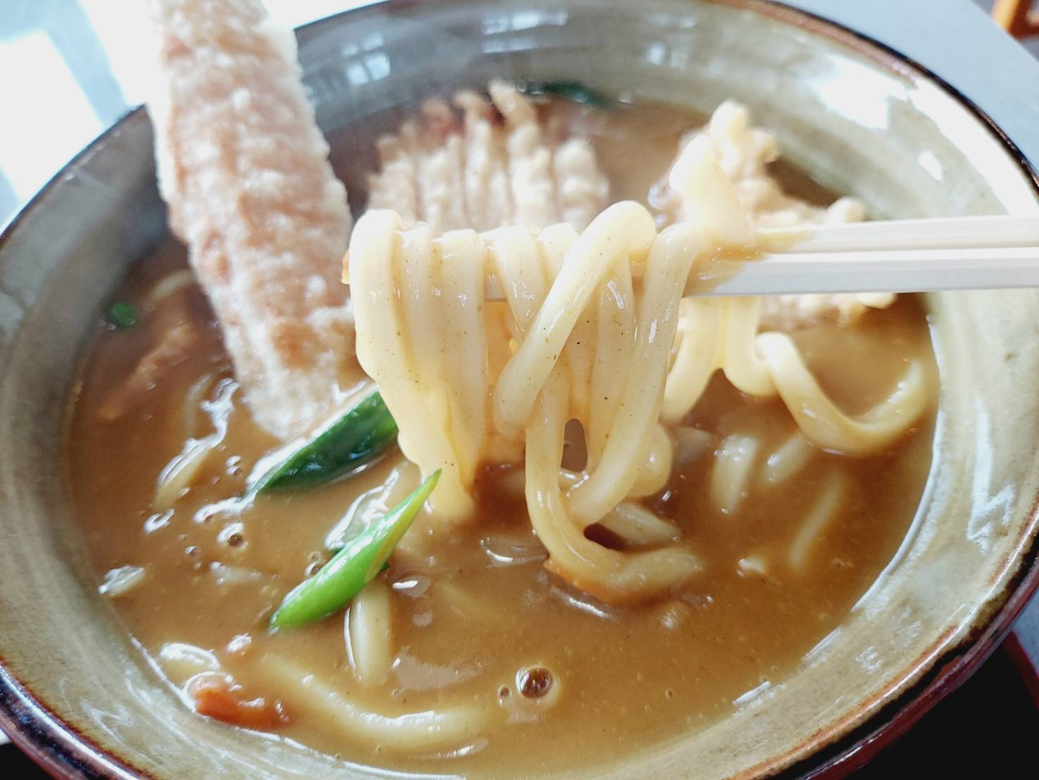 製麺所直営のうどんは至高の味わい！うどん屋つる吉(朝日町)